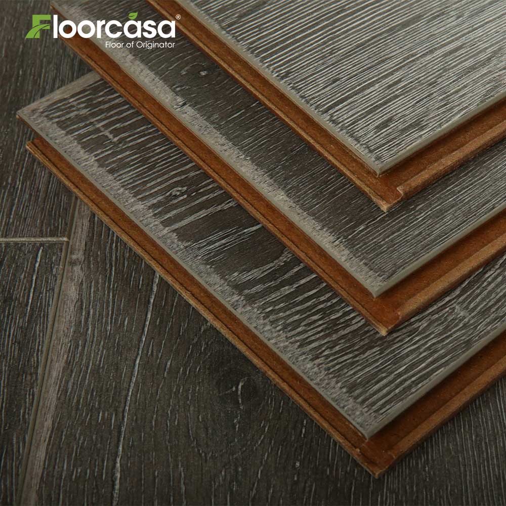 Темные деревянные ламинатные полы