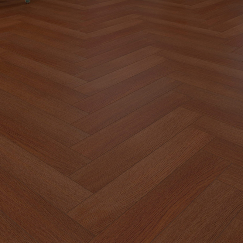 Темно-коричневый ламинат «елочкой»