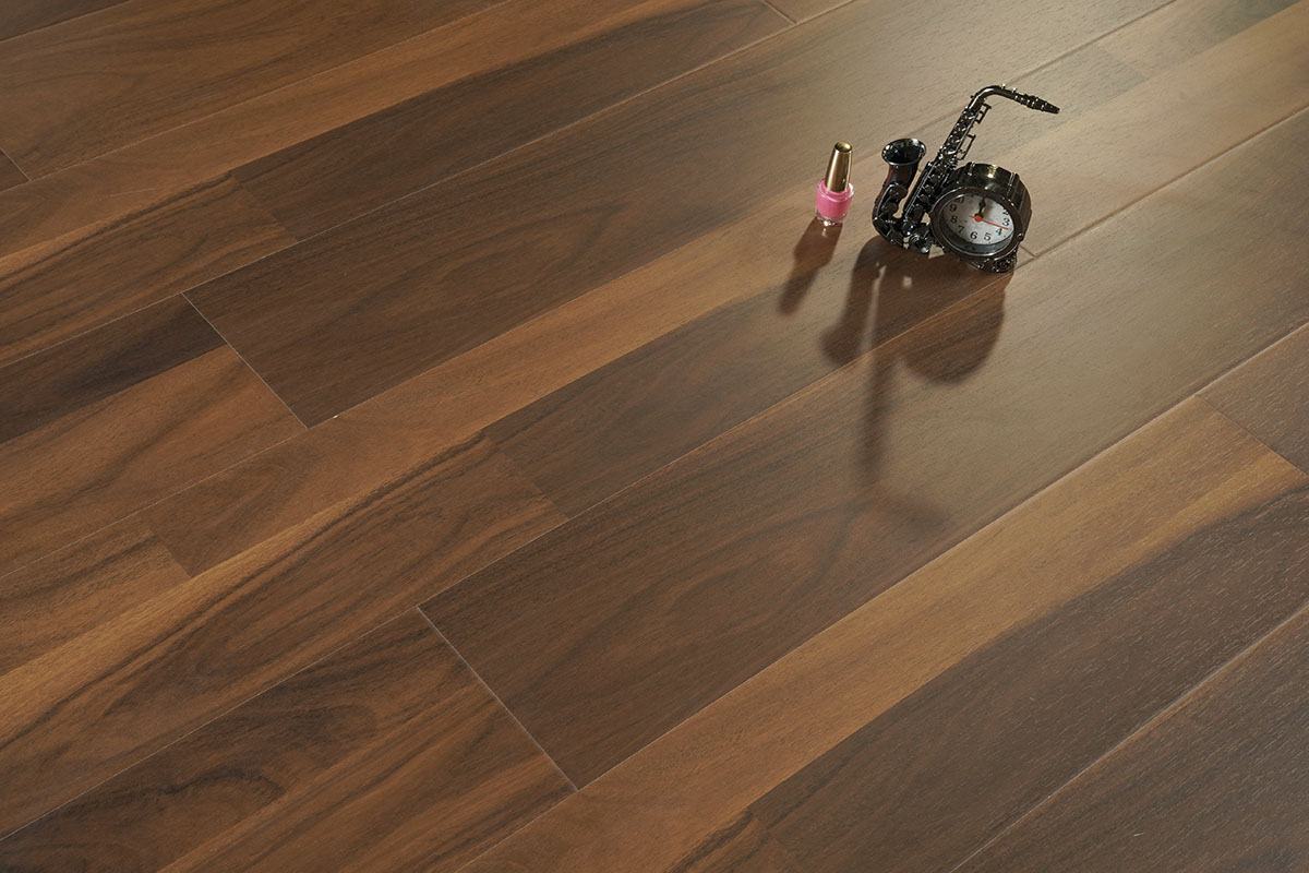 أرضيات خشبية من نوع AC5 بتصميم حرف U من نوع HDF.jpg أرضيات خشبية من نوع AC5 بتصميم حرف U من نوع HDF.jpg