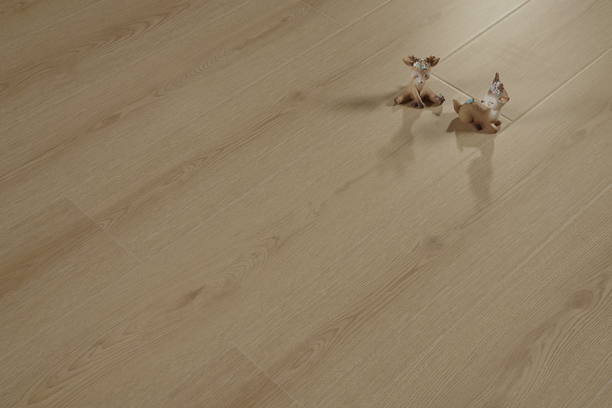 Дубовый ламинат толщиной 12 мм.jpg Дубовый ламинат толщиной 12 мм.jpg