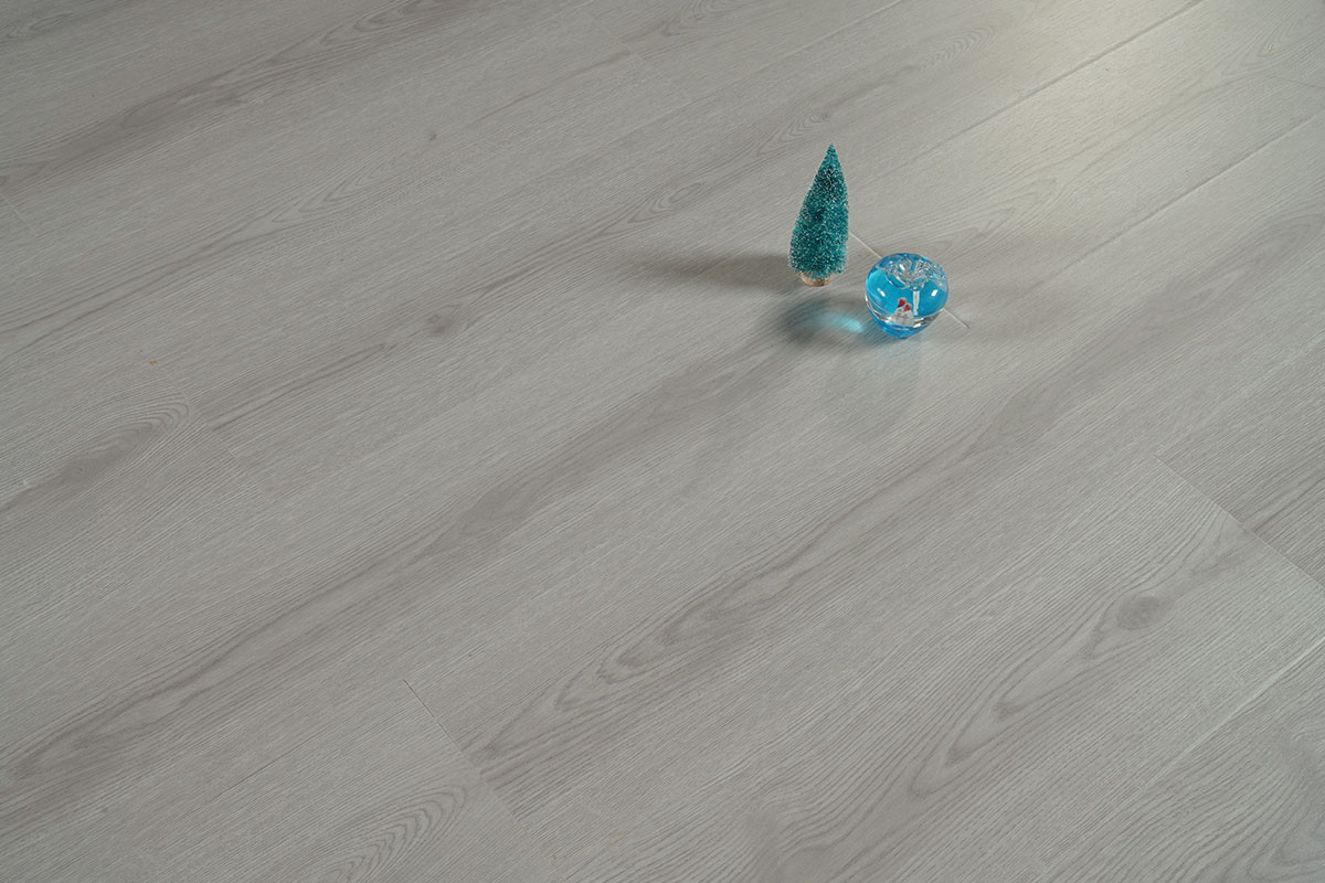 10mm Gray Oak Laminate Flooring.jpg 10mm Gray Oak Laminate Flooring.jpg