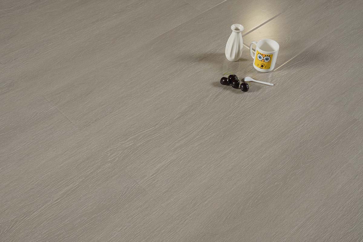 The Thick Grey Oak Mirror Surface 70° Laminate Wood Flooring.jpg The Thick Grey Oak Mirror Surface 70° Laminate Wood Flooring.jpg