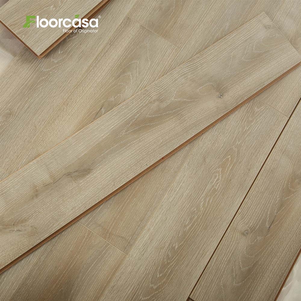 Ламинат из твердой древесины.jpg Ламинат из твердой древесины.jpg