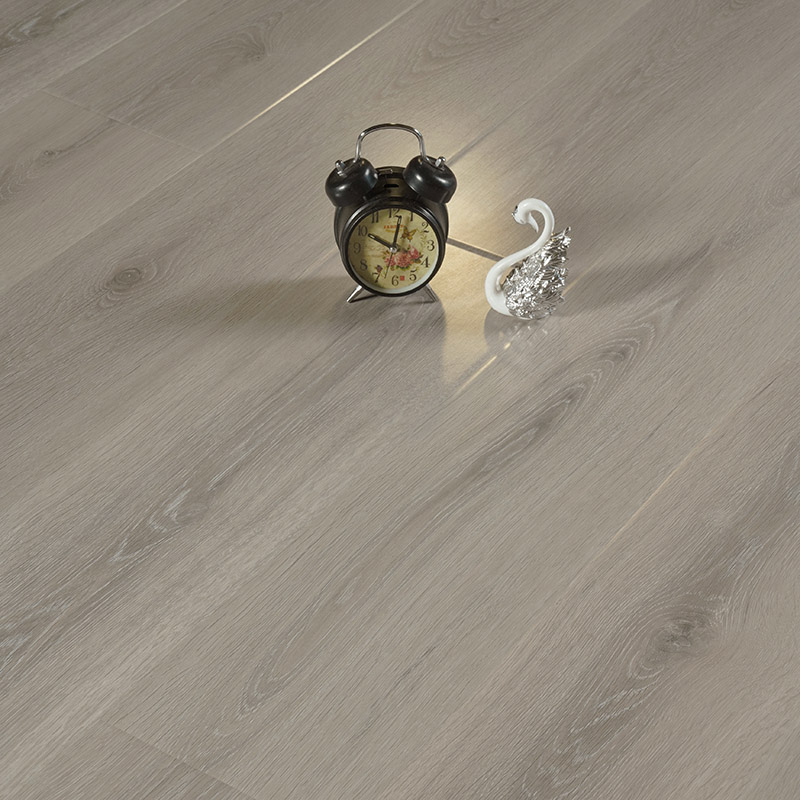 8mm Grey Oak Living Room Mirror Surface 70° Laminate Flooring
