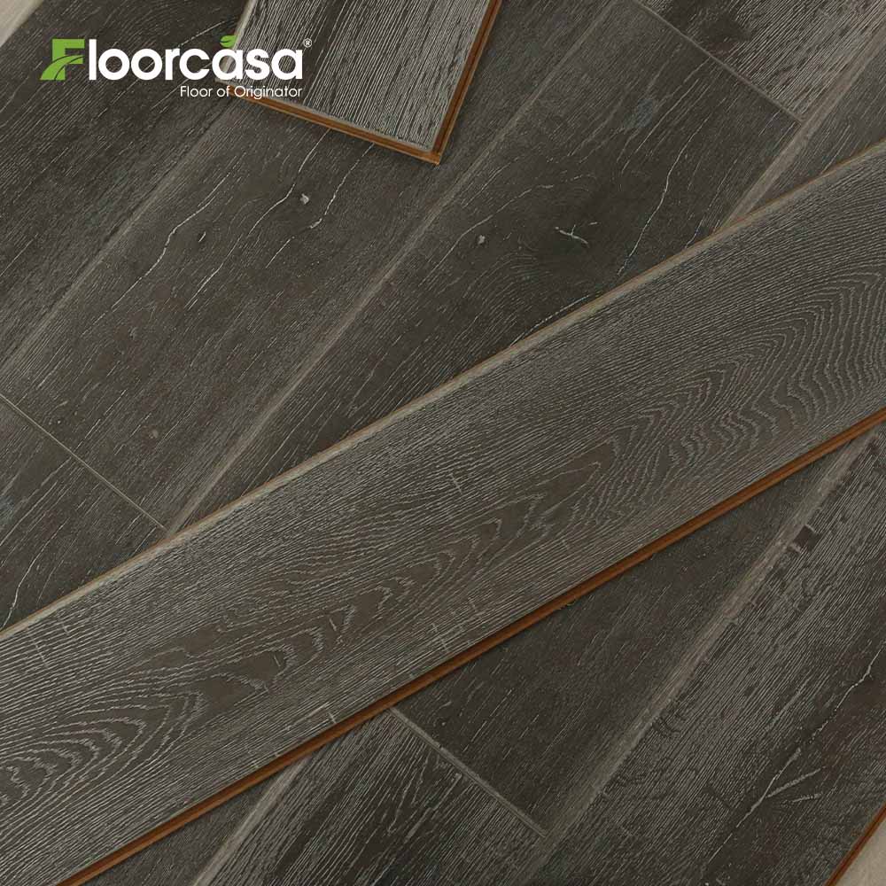 Темные деревянные ламинатные полы