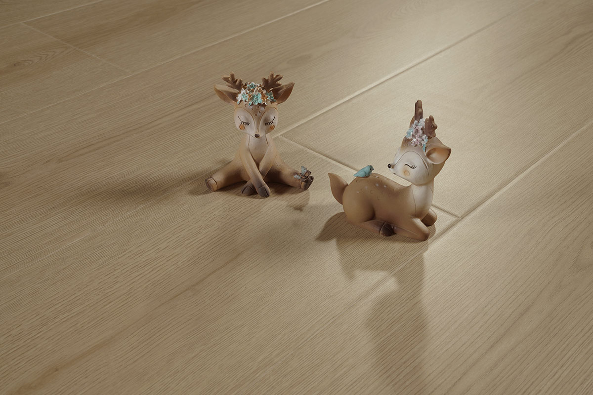 Дубовый ламинат толщиной 12 мм.jpg Дубовый ламинат толщиной 12 мм.jpg